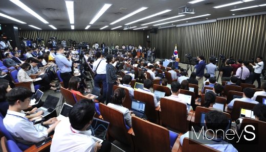 [머니S포토] 조국 장관 후보자에 쏠린 관심