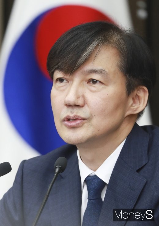 [머니S포토] 국회에서 기자간담회 하는 조국