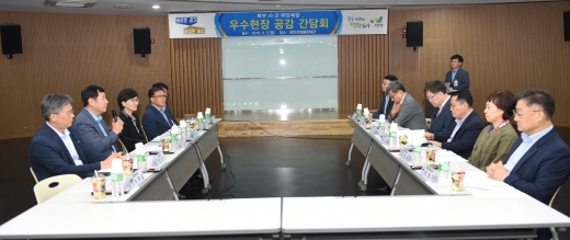 경기도와 북부 10개 시군이 ‘생태계 교란식물 가시박 제거’, ‘계곡 불법 행위 근절’ 등 경기북부 주요현안 사항에 대한 협력체계를 강화했다. / 사진제공=경기북부청