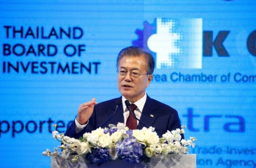 문재인 대통령이 2일 태국 방콕에서 열린 '브랜드 K' 론칭 행사에서 축사를 하고 있다. /사진=로이터