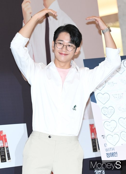 [머니S포토] 정해진 '멋진 큰하트'
