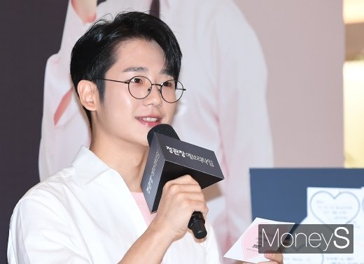 [머니S포토] 정해인, 팬들 설레게 하는 중저음 목소리