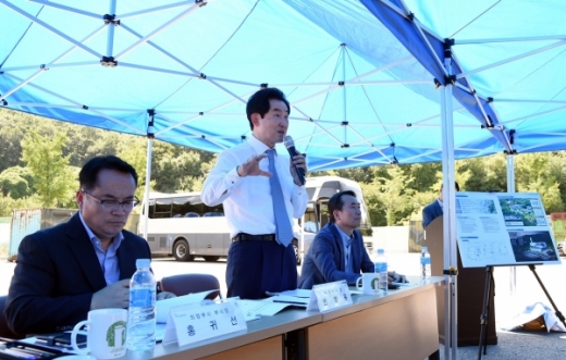 의정부시(시장 안병용)는 2일 자원회수시설 현대화사업 입지후보지인 자일동 환경자원센터에서 경기도의회 도시환경위원회를 방문을 받고 해결방안을 모색했다고 밝혔다. / 사진제공=의정부시