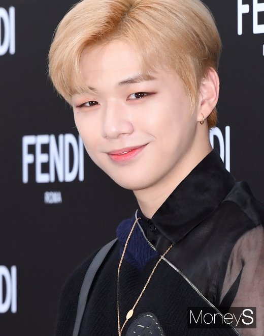 [머니S포토] 강다니엘, 사랑스러운 멍뭉미