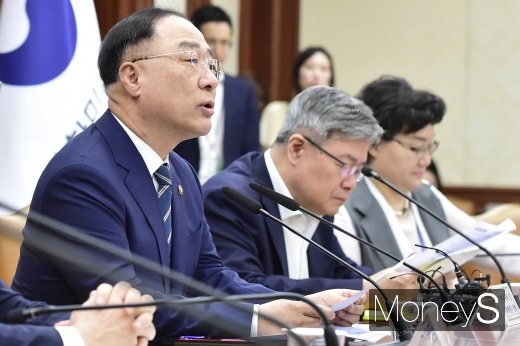 [머니S포토] 홍남기 