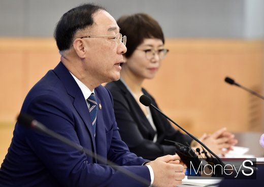 [머니S포토] 홍남기 부총리 
