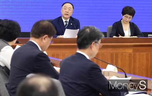 [머니S포토] 홍남기 부총리, 