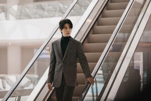 [★화보] 이동욱, 짙은 가을 분위기의 비즈니스 룩
