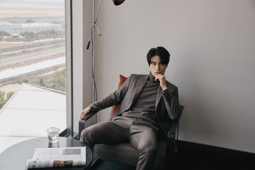 [★화보] 이동욱, 짙은 가을 분위기의 비즈니스 룩