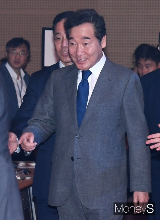 [머니S포토] '2019 월드 스마트시티 엑스포'에 참석한 이낙연 총리