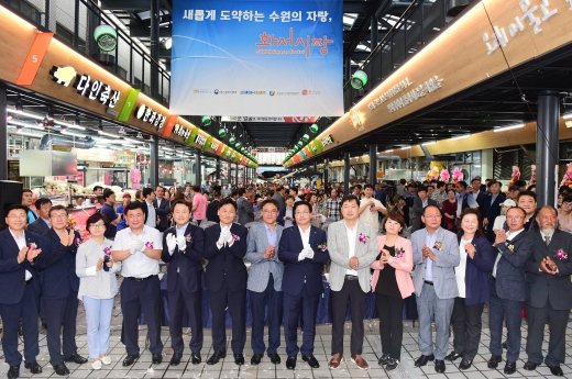 수원 화서시장에 아케이드(비 가림 지붕) 공사. / 사진제공=수원시