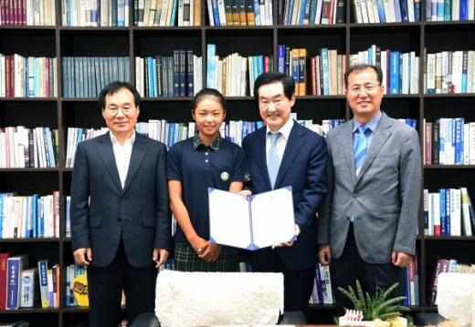 의정부시민장학회장학금, 테니스 국가대표 장지오 선수에게 장학금 전달. / 사진제공=의정부시 