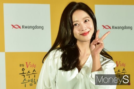 [머니S포토] 귀요미 조보아와 함께하는 수염미식회