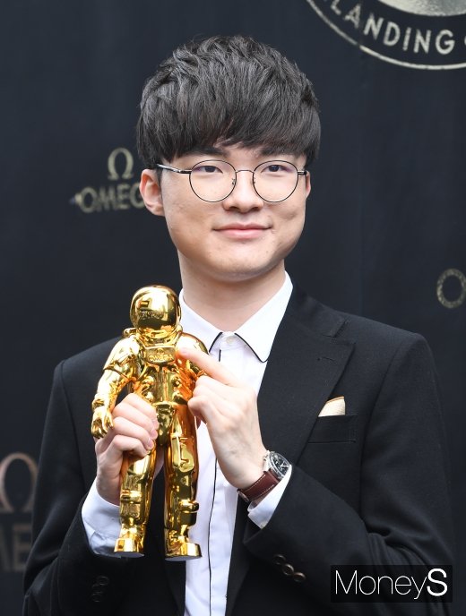 [머니S포토] 페이커 이상혁 '세계 최고 프로게이머의 나들이'