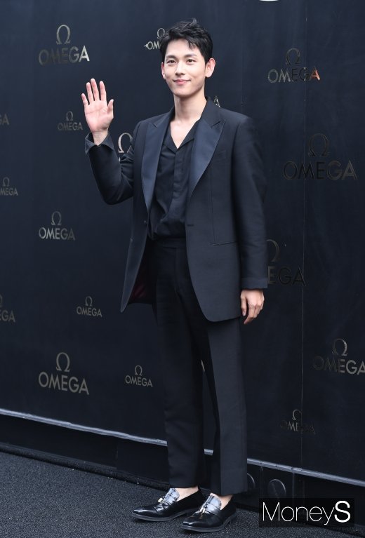 [머니S포토] 임시완 '블랙 슈트를 입어도 자체발광'