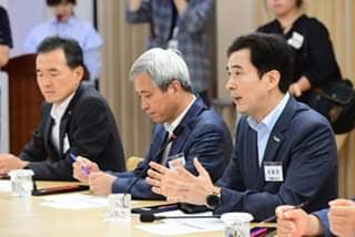 화성시가 경기도, 경기 남부권 지자체 5곳과 미세먼지 문제 해결을 위해 손을 맞잡았다. / 사진=서철시장 페이스북 캡처