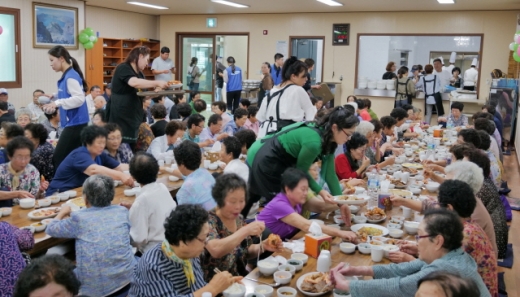 [머니S포토] 맛있는 제주, 맛있는 밥상 '훈훈'