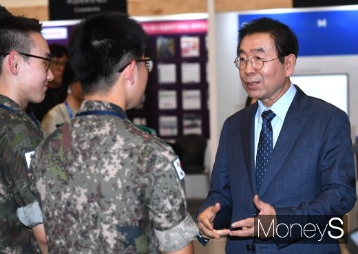 [머니S포토] 군장병들과 대화하는 박원순 시장