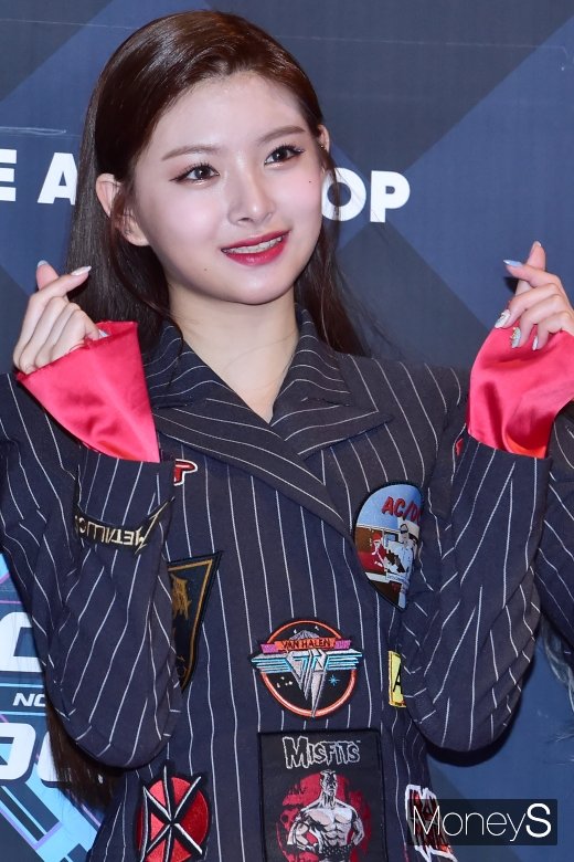[머니S포토] 엠카 에버글로우 이런, 귀요미 하트포즈