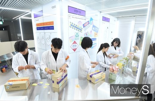 [머니S포토] 패션과 디자인 전시 체험 '무신사 테라스'