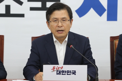 황교안 자유한국당 대표가 8일 오후 서울 여의도 국회에서 열린 긴급 최고위원회의에서 모두발언을 하고 있다. /사진=뉴스1