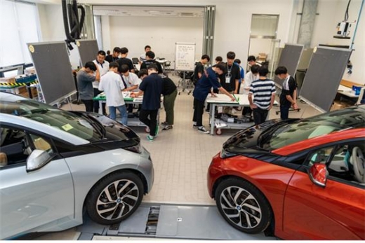 BMW 코리아 미래재단은 독일 뮌헨서 영 엔지니어 드림 프로젝트 6기 필드 트립 진행했다고 9일 밝혔다./사진=BMW코리아