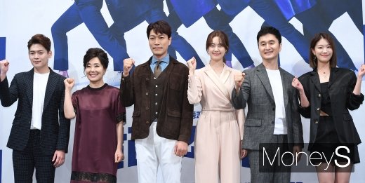[머니S포토] 김주영·오미희·최귀화·이요원·장현성·이주우 '달리는 조사관 파이팅!'