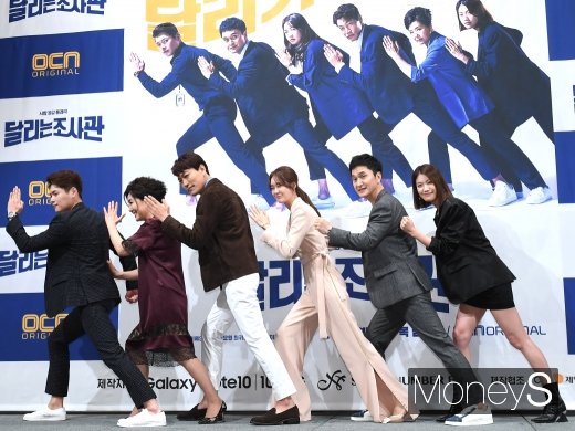 [머니S포토] 김주영·오미희·최귀화·이요원·장현성·이주우 '포스터와 똑같은 포즈~'