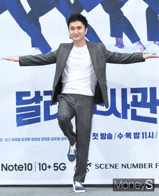 [머니S포토] 장현성, 남다른 균형감각