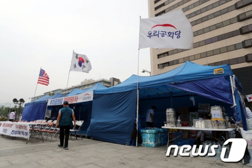 9일 오전 서울 광화문광장에 우리공화당의 천막이 설치됐다. /사진=뉴스1