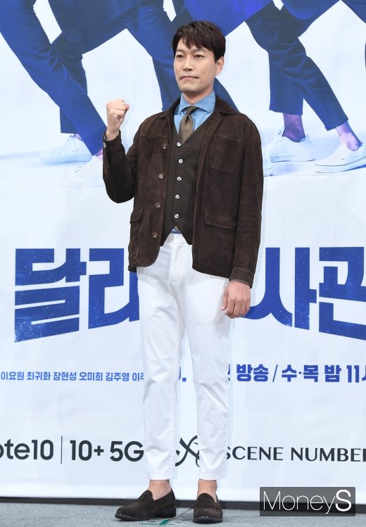 [머니S포토] 최귀화, 가을 분위기 물씬 풍기는 패션