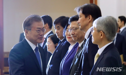 문재인 대통령 임명장 수여식 모습. /사진=뉴시스  