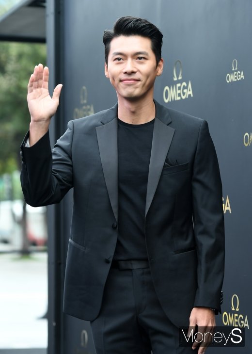 [머니S포토] 현빈 '여심 녹이는 보조개 미소'