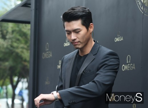 [머니S포토] 현빈 '지금 몇시지?'