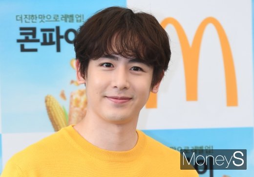 [머니S포토] 닉쿤 '클로즈업해도 무결점 왕자'