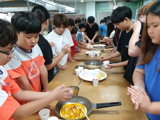 식용곤충요리교실 진행 장면. / 사진제공=양주시