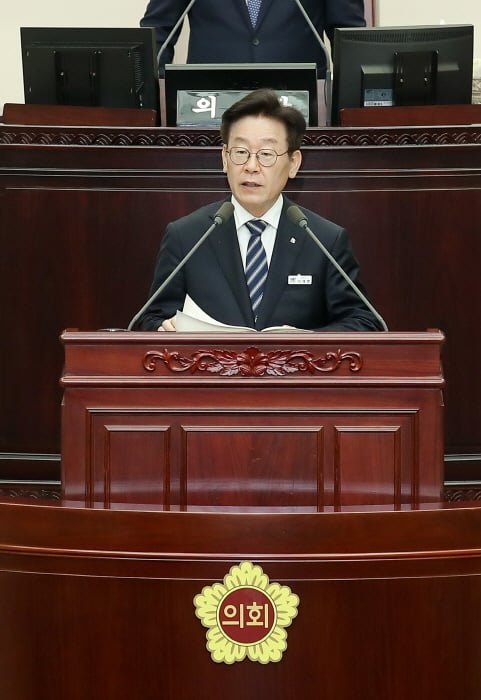 이재명 경기도지사의 '2019년 제3회 추가경정 일본수출규제 대응사업 예산안'이 10일 경기도의회 본회의에서 '만장일치'로 의결됐다. / 사진제공=경기도의회