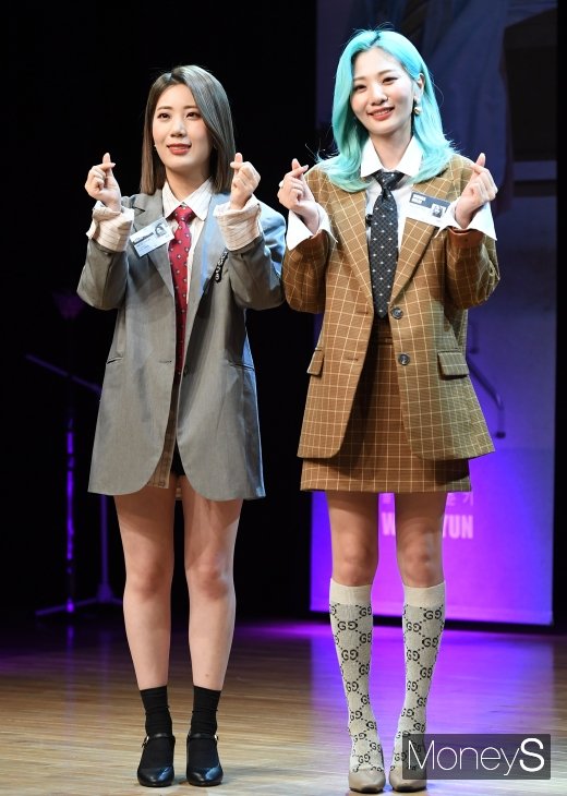 [머니S포토] 볼빨간사춘기 '러블리한 하트'