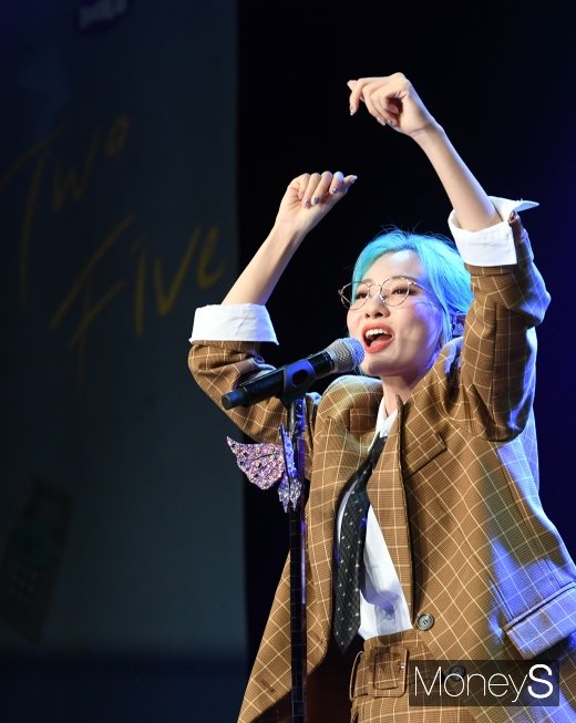 [머니S포토] 볼빨간사춘기 안지영 '신나게 신나게'