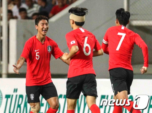 10일 오후 11시(한국시간) 투르크메니스탄 아시가바트 코페트다그 스타디움에서 열린 2022 국제축구연맹(FIFA) 카타르 월드컵 아시아 지역 2차 예선 H조 1차전에서 투르크메니스탄을 상대로 2-0 승리를 거둔 대한민국 축구 대표팀. /사진=뉴스1