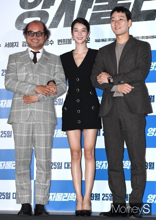 [머니S포토] 김상호·서예지·박해수 '손 꼭 잡고 포토타임'