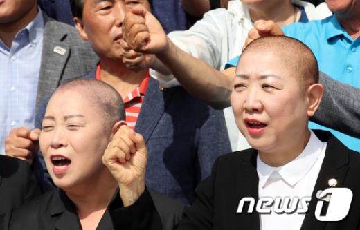 박인숙 자유한국당 의원(오른쪽) 김숙향 동작갑 당협위원장. /사진=뉴스1   