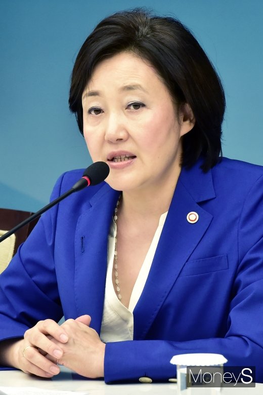 [머니S포토] 박영선 장관, 