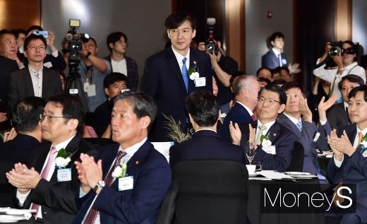 [머니S포토] 조국 법무 장관, 전자증권제도 시행 기념식 참석