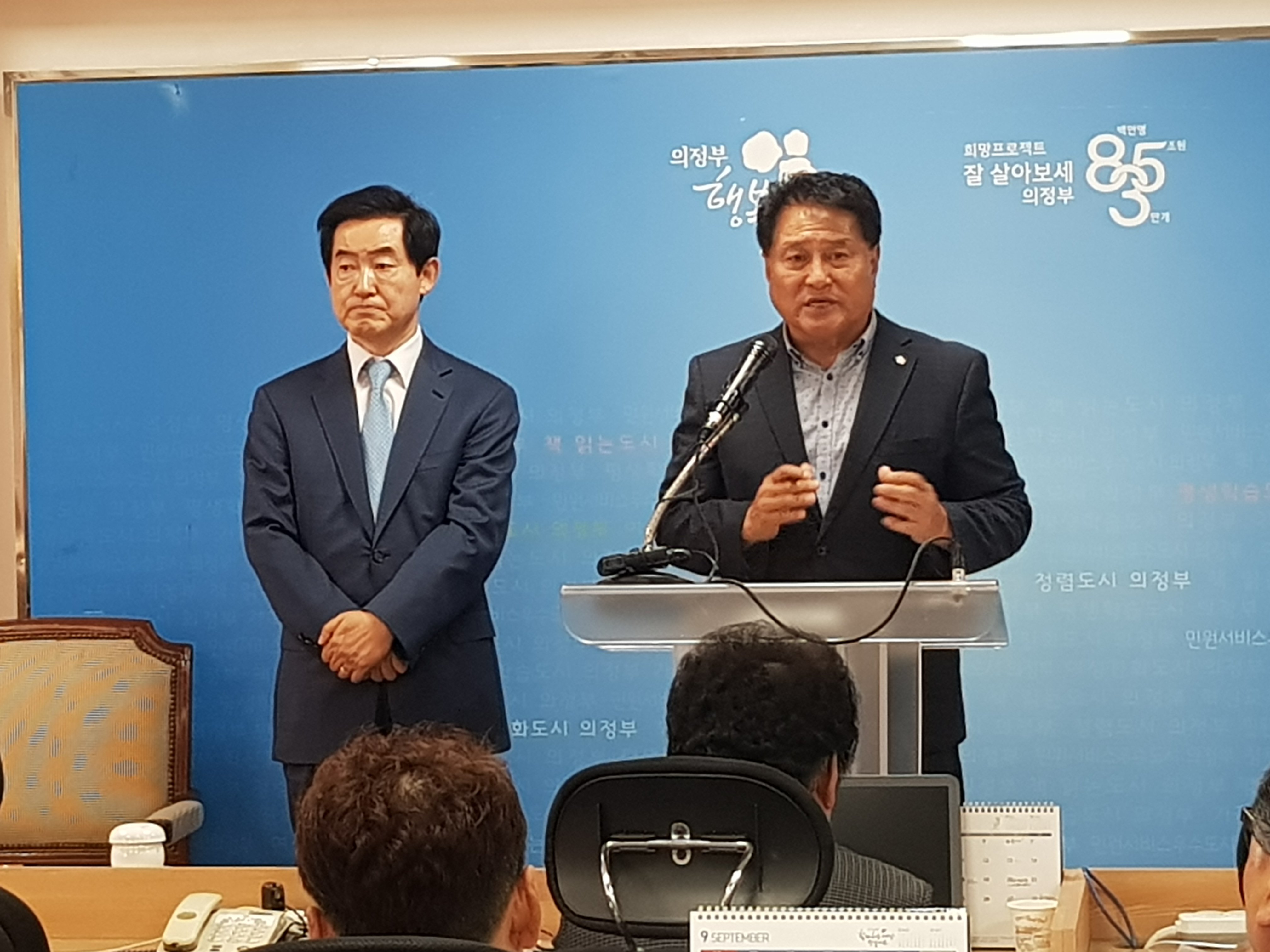 의정부시의회 안지찬 의장이 16일 기자브리핑룸에서 기자회견을 열고 의정부시민공동체의 주장과 관련해 반론을 제기하고 있다. / 사진=머니S