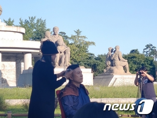 황교안 삭발 중… 제1야당 대표 한국정당사 첫 사례 (속보)