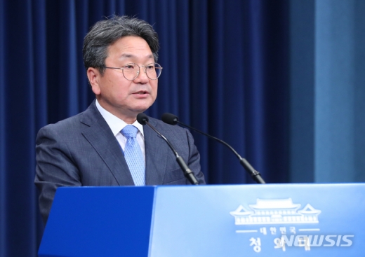 강기정 청와대 정무수석, 황교안 삭발 현장 방문 (속보)