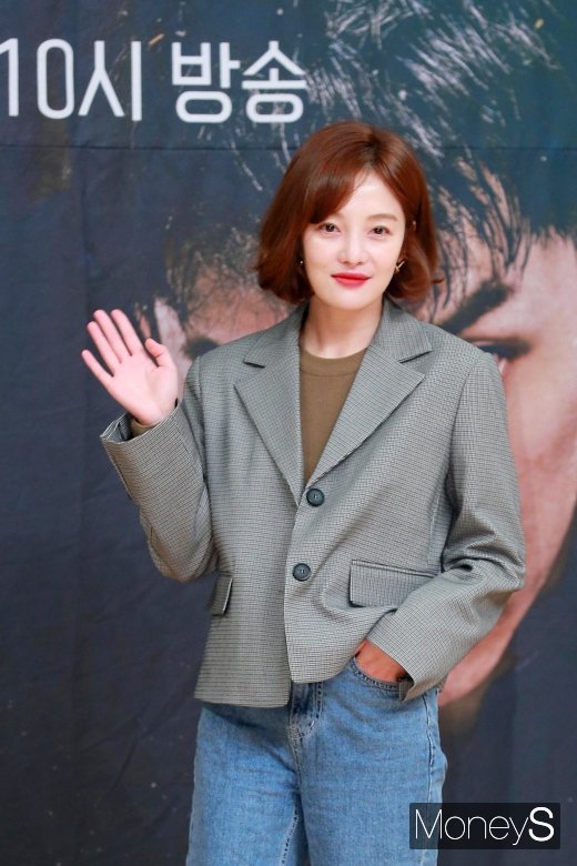 [머니S포토] 배가본드 황보라, '여유로운 손인사'
