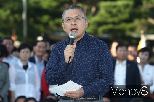 [머니S포토] 삭발 투쟁 황교안, 