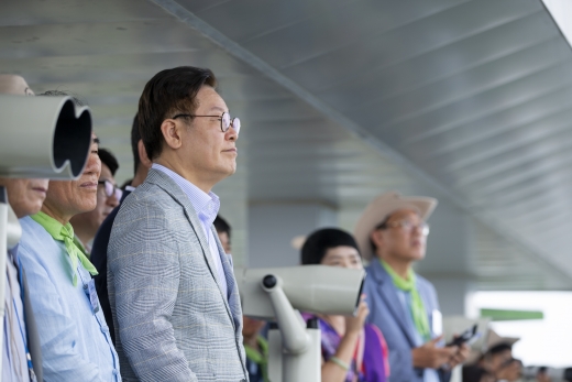 지난달 열린 파주 DMZ 평화의 길 기념식에 참석한 이재명 경기도지사. / 사진제공=경기도